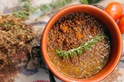 Dank ihrer feinen, cremigen Konsistenz eignen sich Ustica-Linsen auch wunderbar für Linsensuppe. Dank ihrer feinen, cremigen Konsistenz eignen sich Ustica-Linsen auch wunderbar für Linsensuppe.