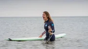 Eva (Marie Burchard) wird &uuml;berrascht!