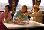 Auf der Fähre nach Norderney macht Heinz (Lambert Hamel, r.) Bekanntschaft mit den fröhlichen Damen Mechthild (Ulla Geiger, l.) und Hannelore (Franziska Troegner, M.). Die beiden wohnen sogar in derselben Pension! Auf der Fähre nach Norderney macht Heinz (Lambert Hamel, r.) Bekanntschaft mit den fröhlichen Damen Mechthild (Ulla Geiger, l.) und Hannelore (Franziska Troegner, M.). Die beiden wohnen sogar in derselben Pension!
