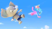 Mamfie, Takolo und Pinkie fliegen gemeinsam durch die Luft. Mamfie und Takolo brauchen dafür allerdings ein Trampolin. Mamfie, Takolo und Pinkie fliegen gemeinsam durch die Luft. Mamfie und Takolo brauchen dafür allerdings ein Trampolin.