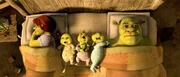 "F&uuml;r immer Shrek", Shrek f&uuml;hrt mit Fiona und seinen drei Kindern ein gl&uuml;ckliches Familienleben. Hin und wieder sehnt er sich aber nach seinem wilden Oger-Dasein zur&uuml;ck. Rumpelstilzchen schl&auml;gt ihm einen verh&auml;ngnisvollen Tausch vor. Shrek bekommt einen Tag ungebundener Freiheit, wenn er dem hinterlistigen Kerl einen Tag seiner Kindheit schenkt. Rumpelstilzchen sucht sich ausgerechnet den Tag von Shreks Geburt aus. Nun kennt keiner mehr den gr&uuml;nen Oger und gemeine Hexen beherrschen das K&ouml;nigreich 'Weit, weit weg'. Shrek bleiben 24 Stunden Zeit, alles wieder ins Lot zu bringen.  SENDUNG: ORF eins - MI - 25.12.2019 - 09:15 UHR. - Veroeffentlichung fuer Pressezwecke honorarfrei ausschliesslich im Zusammenhang mit oben genannter Sendung oder Veranstaltung des ORF bei Urhebernennung.