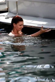 Charlotte (Brittany Byrnes) setzt ihre Superkr&auml;fte ein, um es Nate heimzuzahlen. Der hatte ihren Freund Lewis wegen unberechtigter Schadenersatzforderungen unter Druck gesetzt.