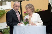 Marcel Hensema (Erwin Hauser), Ilona Grübel (Caroline Jahn). Marcel Hensema (Erwin Hauser), Ilona Grübel (Caroline Jahn).
