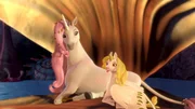 Lyria zeigt stolz ihr kleines Einhornfohlen: Onchao, das sich schon gut eingelebt hat. Lyria zeigt stolz ihr kleines Einhornfohlen: Onchao, das sich schon gut eingelebt hat.