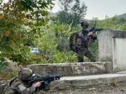 Fallschirmjäger der Legion trainieren den Häuserkampf. Fallschirmjäger der Legion trainieren den Häuserkampf.