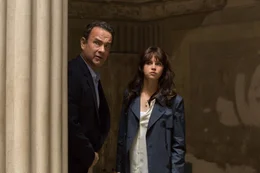 Als Robert Langdon (Tom Hanks) in einem italienischen Krankenhaus aufwacht, sieht er sich einer Amnesie und verschiedenen R&auml;tseln gegen&uuml;ber. Zusammen mit der jungen &Auml;rztin Sienna Brooks (Felicity Jones) versucht er in einem Rennen gegen die Zeit eine riesige Katastrophe zu verhindern...
