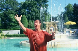 Kehrt zur&uuml;ck in die Schule, um dort von der ersten bis zur zw&ouml;lften noch einmal alle Klassen zu wiederholen: Tunichtgut Billy (Adam Sandler) ...