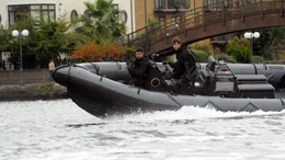 John Stratton (Dominic Cooper, li.) und Hank (Austin Stowell) m&uuml;ssen einen Terroranschlag auf London verhindern..