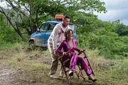 Pretty in Pink: Loretta (Sandra Bullock) und Alan (Channing Tatum) auf der Flucht vor ihren Verfolgern.