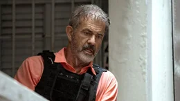 Ex-Cop Ray (Mel Gibson) kennt das Geb&auml;ude wie seine Westentasche..; Ex-Cop Ray (Mel Gibson) kennt das Geb&auml;ude wie seine Westentasche..