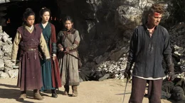 v.l.n.r.: Prinz Zhao (Bill Su Jiahang), Prinzessin Lian (Yifei Liu), Xiaoli (Coco Wang) und Soldat Jacob (Hayden Christensen)