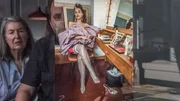 Elfie Semotan schaut sich ihre Fotos am Computer an.