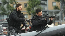 John Stratton (Dominic Cooper, re.) bleibt nur wenig Zeit, um einen Biowaffen-Angriff auf London zu verhindern.. (Foto, li.: Austin Stowell)