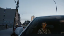 Yinka Bokinni sitzt im Auto.    +++ Die Verwendung des sendungsbezogenen Materials ist nur mit dem Hinweis und Verlinkung auf RTL+ gestattet. +++; Yinka Bokinni sitzt im Auto.    +++ Die Verwendung des sendungsbezogenen Materials ist nur mit dem Hinweis und Verlinkung auf RTL+ gestattet. +++