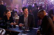 L-R: Chloe Decker (Lauren German), Lucifer (Tom Ellis) und Father Frank Lawrence (Colman Domingo) L-R: Chloe Decker (Lauren German), Lucifer (Tom Ellis) und Father Frank Lawrence (Colman Domingo)