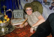 Atze (Atze Schr&ouml;der) hat einen genialen Einfall: Er organisiert einen orientalischen Abend in seinem Kiosk, um sich wieder mit Murat zu vertragen.
