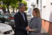 Ute (Isabell Hertel) und Benedikt (Jens Hajek) hoffen, dass Patrizia und Jori nicht zerbrechen. Ute (Isabell Hertel) und Benedikt (Jens Hajek) hoffen, dass Patrizia und Jori nicht zerbrechen.