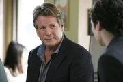 Brennan's Vater Max (Ryan O'Neal, li.) bekommt Ratschläge von Dr. Sweets (John Francis Daley). Brennan's Vater Max (Ryan O'Neal, li.) bekommt Ratschläge von Dr. Sweets (John Francis Daley).