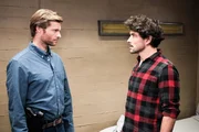 Robert (Felix Maximilian, l.) kündigt dem geschockten Manuel (Daniel Sellier) an, dass er ihn für den Mord an seinem Vater drankriegen wird. Robert (Felix Maximilian, l.) kündigt dem geschockten Manuel (Daniel Sellier) an, dass er ihn für den Mord an seinem Vater drankriegen wird.