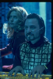 L-R: Margo (Lorraine Bracco) und Eugene (Fisher Stevens)