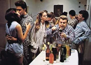 Eine Pyjamaparty mit &Uuml;berraschungen: Momo (Janathan Segal, l.) verliebt sich in Shelly (Daphne Armoni) und Martha (Rachel Steiner) sucht bei Johnny (Zachi Noy, M.) ihr Gl&uuml;ck.