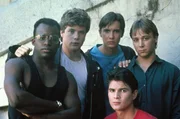 Billy (Sean Astin) und seine Kumpels Henry 'Hank' Giles III (T. E. Russell,l.), Joseph 'Joey' Trotta (Wil Wheaton,2.v.r.), Jonathan 'Snuffy' Bradberry (Keith Coogan,r.) und Ricardo Montoya (George Perez,u.). . Boy Soldiers