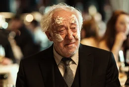 Der ehemalige Tierarzt Amandus (Dieter Hallervorden) zeigt zunehmend Anzeichen einer Alzheimer-Erkrankung.  +++ Die Verwendung des sendungsbezogenen Materials ist nur mit dem Hinweis und Verlinkung auf RTL+ gestattet. +++
