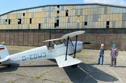 Eine B&uuml;cker Jungmann. Fr&uuml;her ein milit&auml;risches Schulungsflugzeug. Heute ein Oldtimer, der in Gro&szlig;enhain abhebt.
