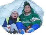 L-R: Adam Goldberg (Sean Giambrone) und Barry Goldberg (Troy Gentile)