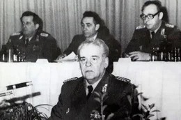 General Gerhard Baustian , Chef der GST, er befahl die Vernichtung der POS 2 zu DDR Zeiten