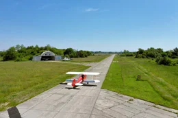 Spitzname des Flugzeuges - Der rote Baron. Manfred von Richthofen hob im ersten Weltkrieg tats&auml;chlich in Gro&szlig;enhain ab