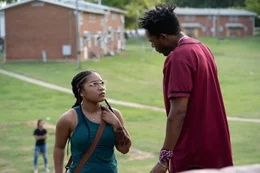 Vicaria (Laya DeLeon Hayes) und Kango (Denzel Whitaker)