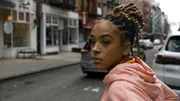 Yinka Bokinni l&auml;uft durch New York City.    +++ Die Verwendung des sendungsbezogenen Materials ist nur mit dem Hinweis und Verlinkung auf RTL+ gestattet. +++; Yinka Bokinni l&auml;uft durch New York City.    +++ Die Verwendung des sendungsbezogenen Materials ist nur mit dem Hinweis und Verlinkung auf RTL+ gestattet. +++