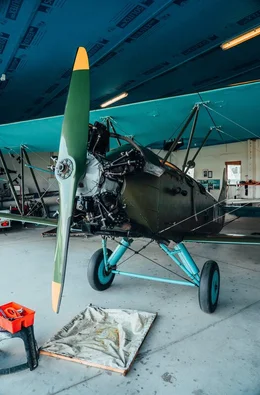 PO-2 im Hangar Roitzschjora L&ouml;bnitz Sternmotor mit 120 PS