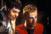 L-R: Kate (Angelina Jolie), Dade (Jonny Lee Miller)