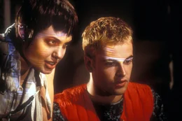 L-R: Kate (Angelina Jolie), Dade (Jonny Lee Miller)