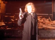 Scully (Gillian Anderson) hat ein Treffen mit einem Au&szlig;erirdischen arrangiert, als pl&ouml;tzlich ein Kopfgeldj&auml;ger auftaucht.