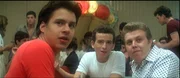 Die Freunde Momo (Jonathan Segal, li.), Benny (Jesse Katzur) und Johnny (Zachi Noy, re.) erg&auml;nzen sich prima: Benny ist sensibel, Bobby ein Draufg&auml;nger, und der dicke Johnny finanziert die gemeinsamen Eskapaden..Die Freunde Momo (Jonathan Segal, li.), Benny (Jesse Katzur) und Johnny (Zachi Noy, re.) ergĂ&curren;nzen sich prima: Benny ist sensibel, Bobby ein DraufgĂ&curren;nger, und der dicke Johnny finanziert die gemeinsamen Eskapaden..