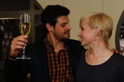 Zu Lucas (Manuel Cortez, l.) Überraschung durchschaut Olivia (Kasia Borek, r.) den Grund für das rasche Festsetzen des Hochzeitstermins: Nina! Als Luca alles leugnet, kommt es zum Streit ... Zu Lucas (Manuel Cortez, l.) Überraschung durchschaut Olivia (Kasia Borek, r.) den Grund für das rasche Festsetzen des Hochzeitstermins: Nina! Als Luca alles leugnet, kommt es zum Streit ...
