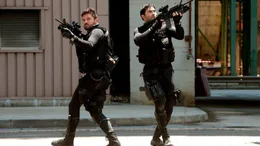 John Stratton (Dominic Cooper, li.), Mitglied einer Elite-Spezialeinheit des britischen MI6, wird zusammen mit dem US-Agenten Marty (Tyler Hoechlin, re.) in den Irak entsendet..