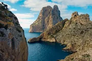Es Vedrà – das mythenumrankte Wahrzeichen Ibizas Es Vedrà – das mythenumrankte Wahrzeichen Ibizas