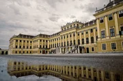Nach ihrer Hochzeit mit Erzherzog Franz Karl zieht die bayerische Prinzessin 1824 am Wiener Hof ein.
