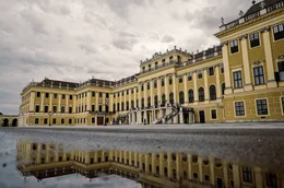 Nach ihrer Hochzeit mit Erzherzog Franz Karl zieht die bayerische Prinzessin 1824 am Wiener Hof ein.
