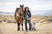 Longriderin Samantha Szesciorka, Mustang-Hengst Freemont und Hundedame Juniper erkunden auf einsamen Ausritten die Weiten Nevadas.