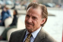 Sadusky (Harvey Keitel)  +++ Die Verwendung des sendungsbezogenen Materials ist nur mit dem Hinweis und Verlinkung auf RTL+ gestattet. +++; Sadusky (Harvey Keitel)  +++ Die Verwendung des sendungsbezogenen Materials ist nur mit dem Hinweis und Verlinkung auf RTL+ gestattet. +++