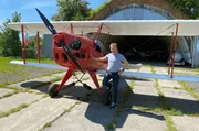 Jan Meißner und sein Leichtflugzeug Marke Eigenbau. Offizieller Bezeichnung ist Kiebitz Jan Meißner und sein Leichtflugzeug Marke Eigenbau. Offizieller Bezeichnung ist Kiebitz