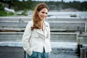 Nora Linde (Alexandra Rapaport) freut sich immer, wenn sie etwas von Alexander Forsman (Nicolai Cleve Broch) hört. Nora Linde (Alexandra Rapaport) freut sich immer, wenn sie etwas von Alexander Forsman (Nicolai Cleve Broch) hört.
