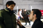 Mark (Arne Stephan, r.) k&uuml;mmert sich r&uuml;hrend um Daniel (Alexander T&uuml;rk, l.) und schon sieht Manu sich, Daniel und Mark als gl&uuml;ckliche Familie vor sich. Doch Elisabeth Aden holt Manu auf den harten Boden der Realit&auml;t zur&uuml;ck ...