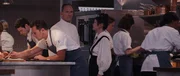 Mitte: Chef Slowik (Ralph Fiennes) und Elsa (Hong Chau)