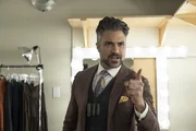 Mr, Miranda (Jaime Camil)